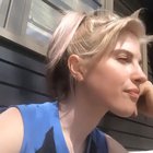 i could watch hayley talk about how nothing’s going on with paramore all day